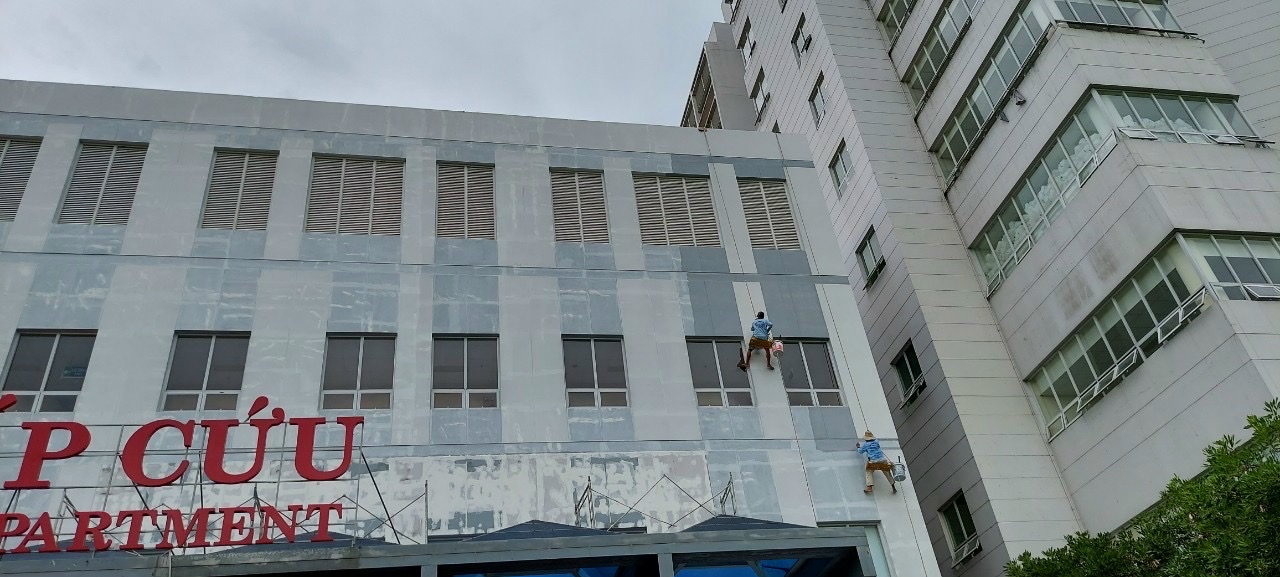 cong trinh son ngoai that benh vien da khoa an giang 1