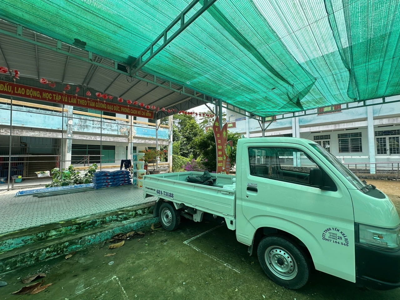 cung cap nuoc son va bot tret tuong akyo goldenstar 3