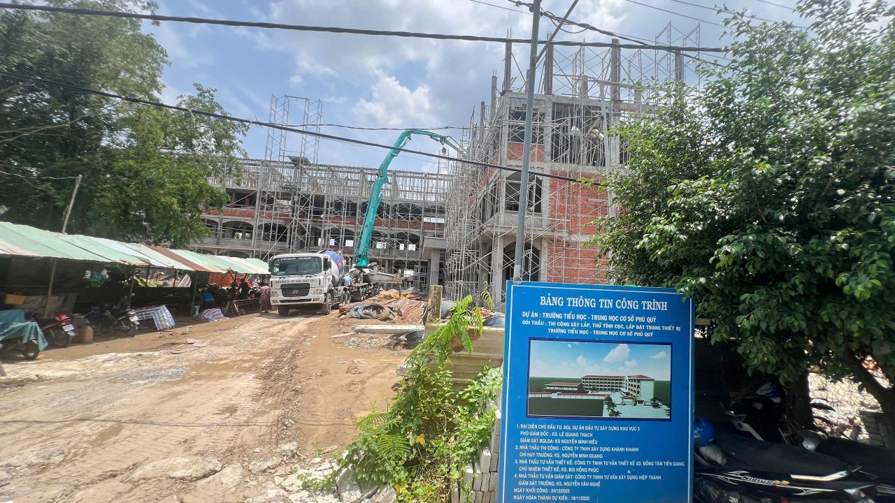 golden star cung cap son sakara va bot tret tuong cho truong tieu hoc thcs phu quy 2