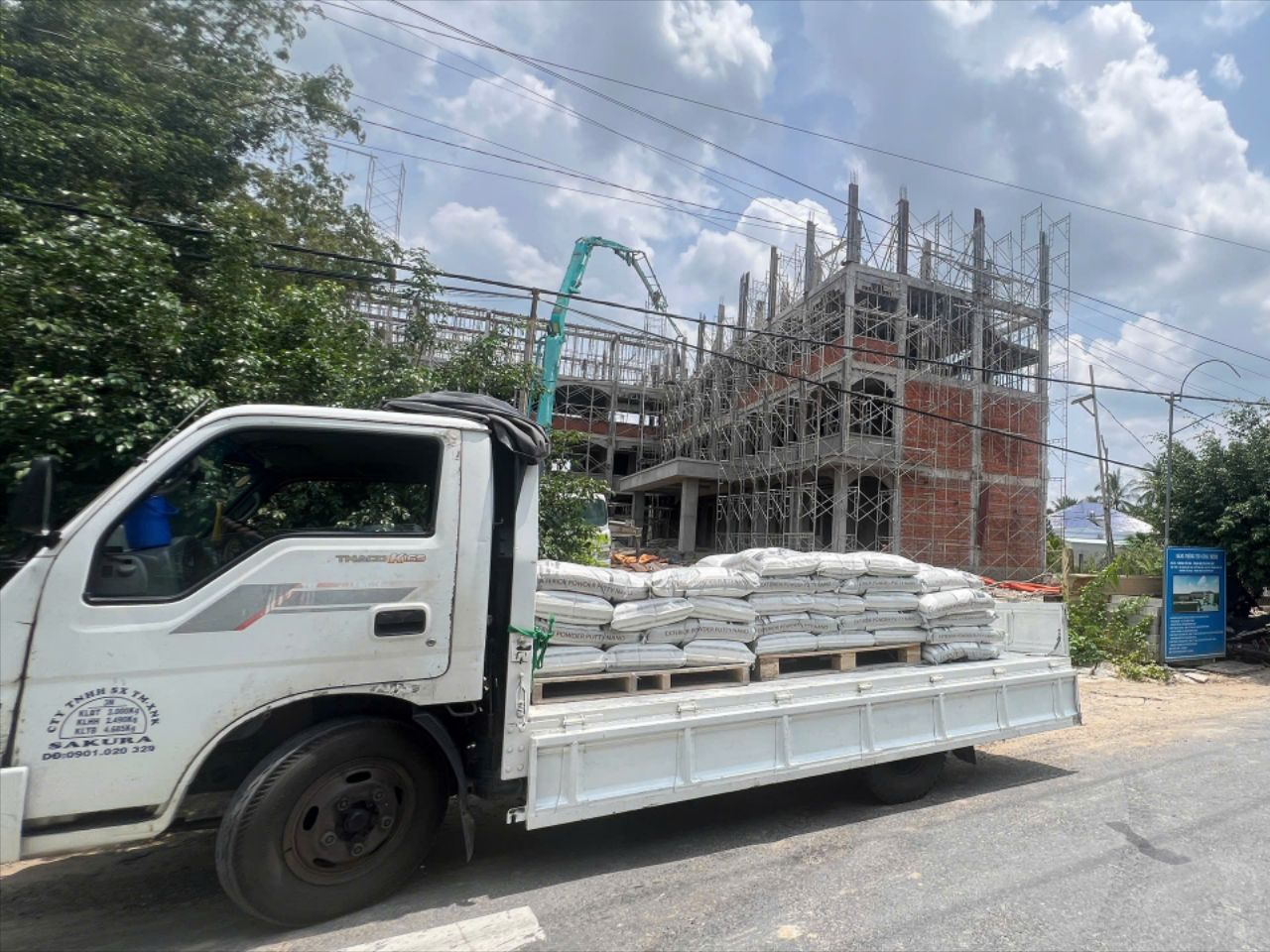 GOLDEN STAR cung cấp sơn SAKARA và bột trét tường cho Trường Tiểu học - THCS Phú Quý